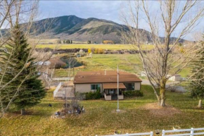 Lava River Cottage on Portneuf